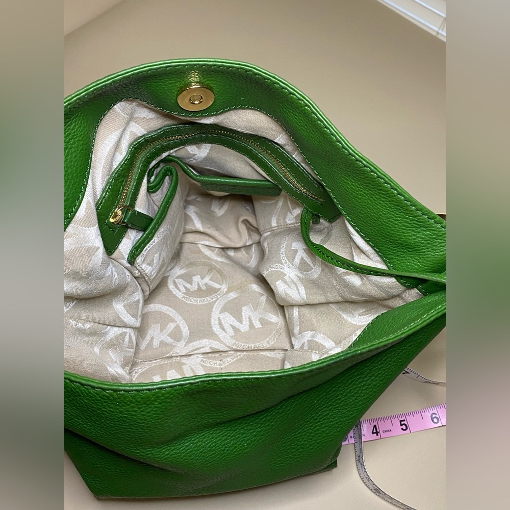 🎉HP🎉Michael Kors purse - Picture 16 of 16
